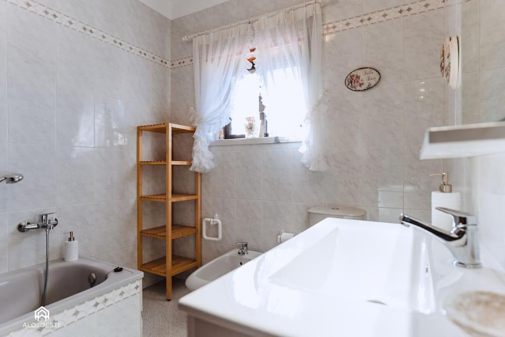 Casa Do Patio - 3 Bedrooms, Ponte Rol Holiday home *